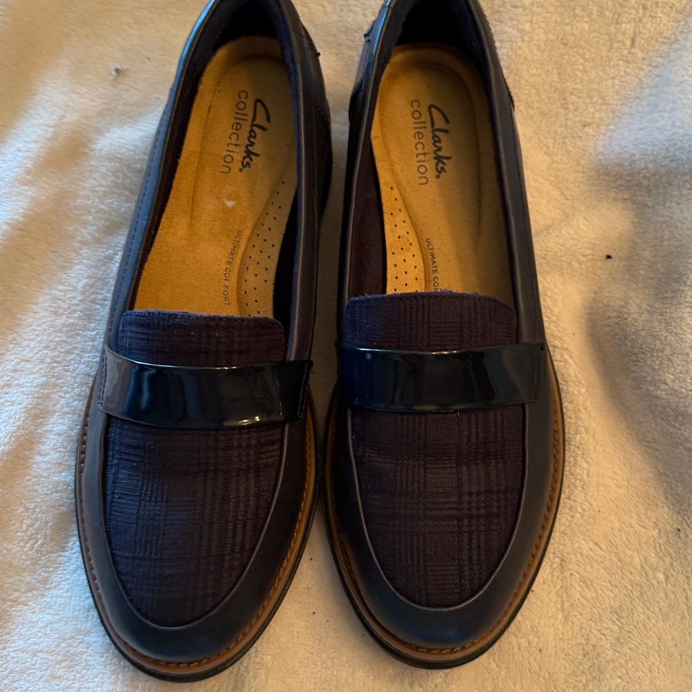 Clarks | Sharon Gracie Slip-On Loafers Navy Blue Leather Shoes | Women 9 - Picture 4 of 8
